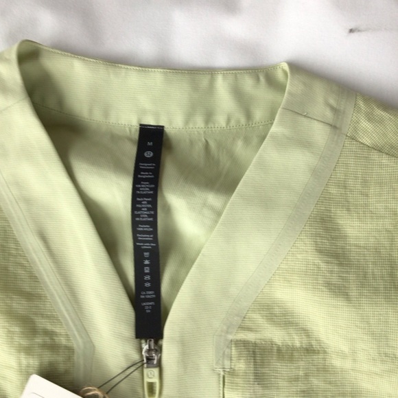 Lululemon Bomber Jacket Rain Coat Size L Green NWT - Hike Convertible - Picture 2 of 4